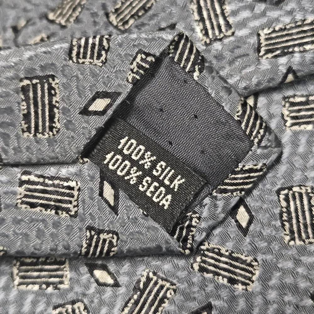 Stafford 100% Silk Tie – Gray Geometric Pattern Necktie